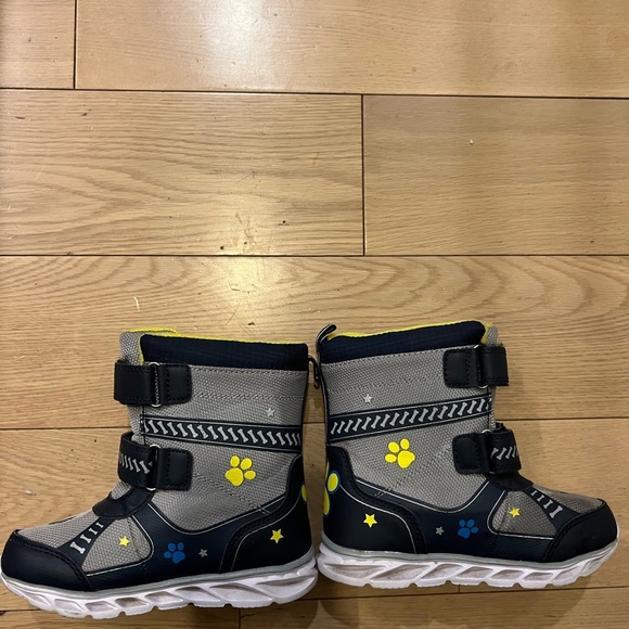 Size 10 boy Paw Patrol winter boots with LED blinking lights. - Picture 6 of 9